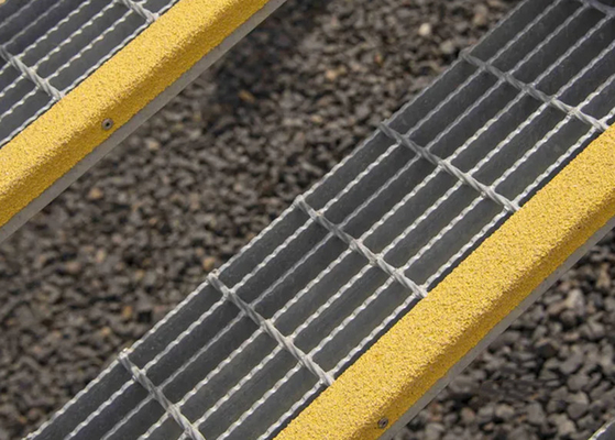 Walkway Yellow Equivalent Nosing Hot Galvanized Steel Grating 30x5mm 30x100cm